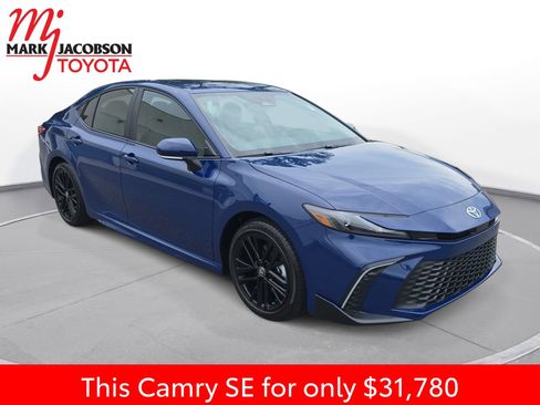 Used 2026 Toyota Camry SE FWD image 5