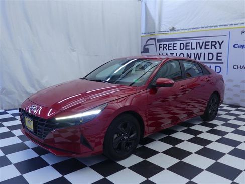 Used 2023 Hyundai Elantra SEL image 3