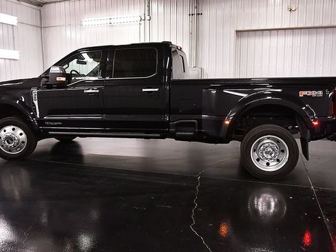 Used 2023 Ford F450 Platinum w/ FX4 Off-Road Package AWD/4WD image 4