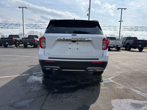Used 2024 Ford Explorer XLT w/ Equipment Group 202A image 5