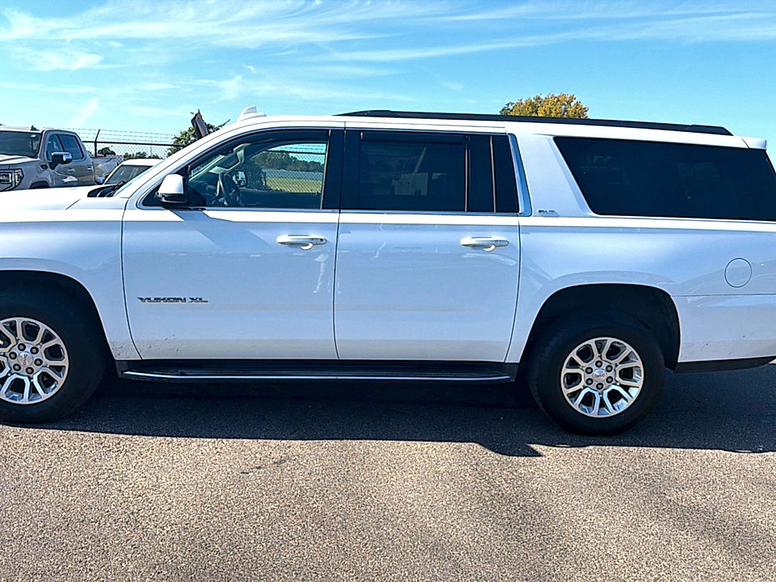 Used 2020 GMC Yukon XL SLT AWD/4WD image 4