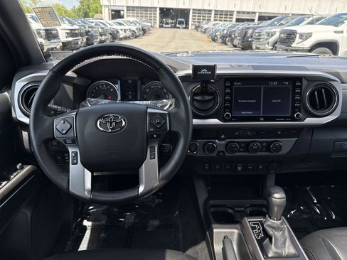 Used 2022 Toyota Tacoma Limited AWD/4WD image 16