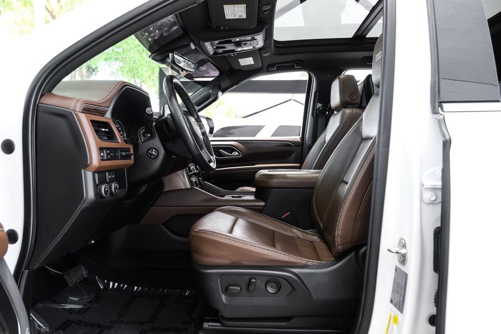 Used 2021 Chevrolet Suburban High Country RWD image 3