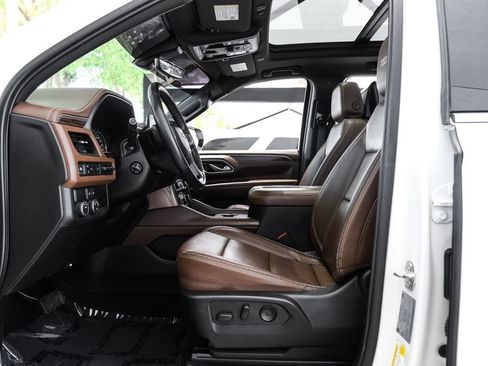 Used 2021 Chevrolet Suburban High Country RWD image 3