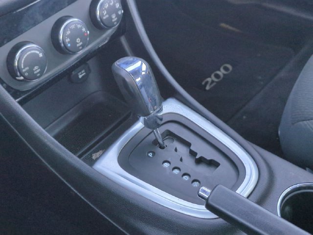 Used 2011 Chrysler 200 Touring FWD image 9