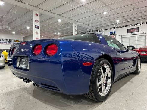 Used 2004 Chevrolet Corvette Coupe w/ Preferred Equipment Group RWD image 3