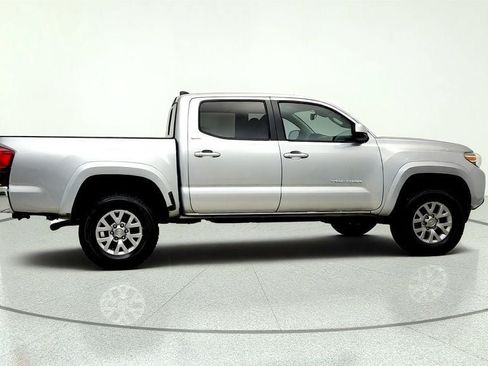 Used 2018 Toyota Tacoma SR5 RWD image 4