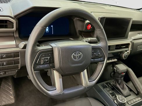 Used 2025 Toyota Tacoma TRD Off-Road image 18