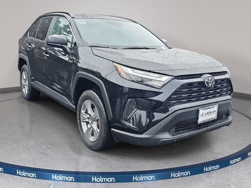 Used 2025 Toyota RAV4 LE image 4