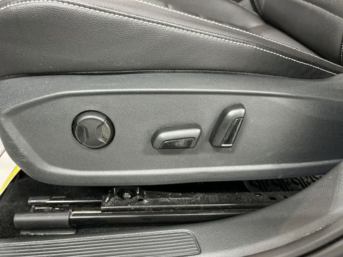 Certified 2023 Volkswagen Jetta SE w/ Panoramic Sunroof Package image 10