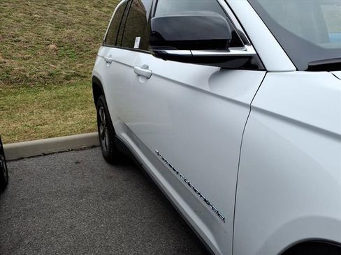 Used 2022 Jeep Grand Cherokee Limited 4xe w/ Luxury Tech Group II image 5