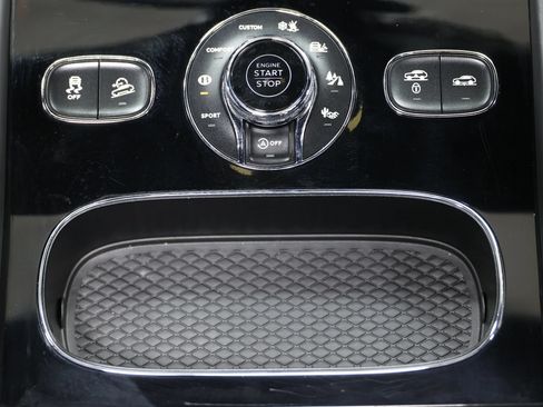Used 2018 Bentley Bentayga AWD/4WD image 48