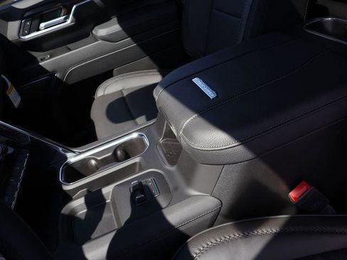 New 2026 GMC Sierra 2500 Denali w/ Denali Reserve Package AWD/4WD image 18