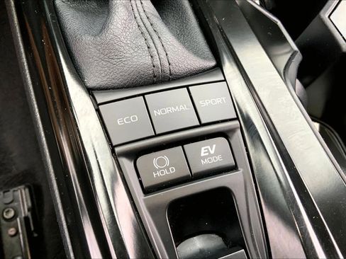 Used 2025 Toyota Camry LE FWD image 33