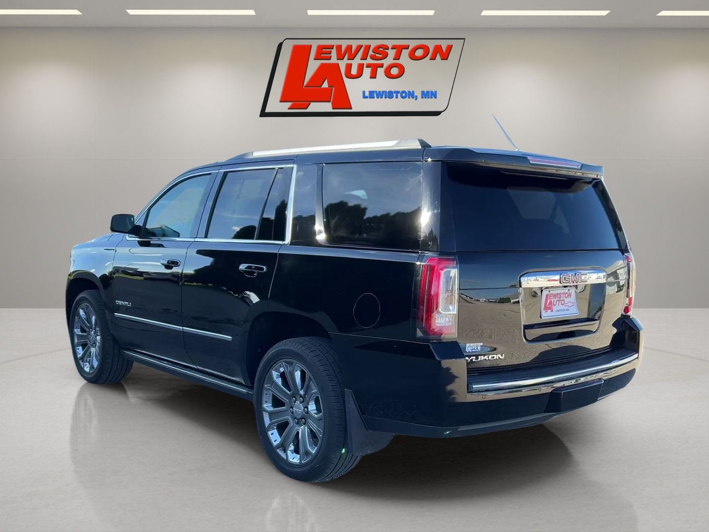 Certified 2015 GMC Yukon Denali w/ Premium Package AWD/4WD image 3