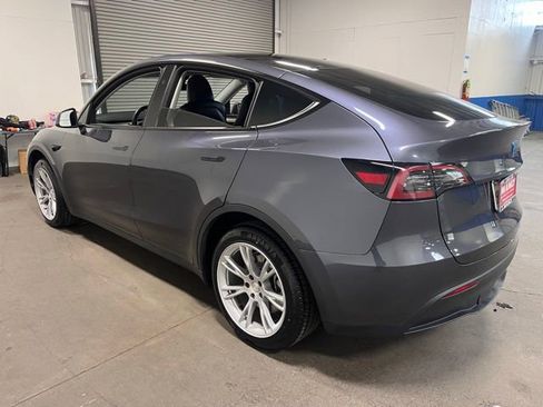 Used 2023 Tesla Model Y 2WD image 2