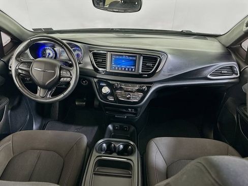 Used 2020 Chrysler Pacifica Touring w/ S Appearance Package image 13