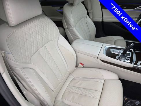 Used 2022 BMW 750i xDrive image 30