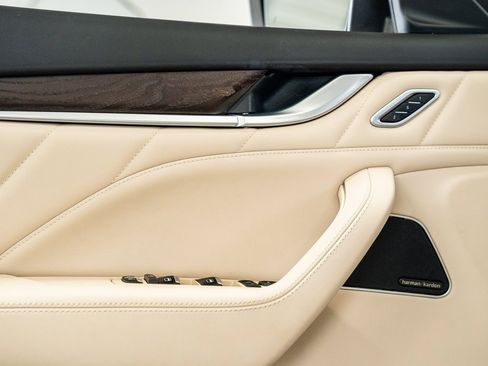 Used 2022 Maserati Levante Modena image 33