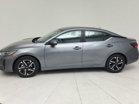 Used 2024 Nissan Sentra SV FWD image 2