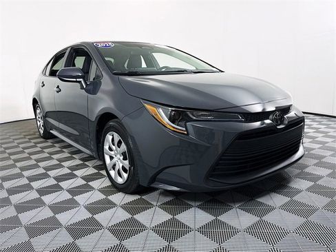 Certified 2025 Toyota Corolla LE image 1