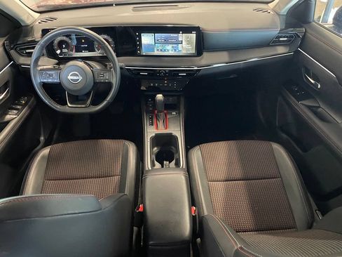 Certified 2025 Nissan Kicks SR FWD image 11