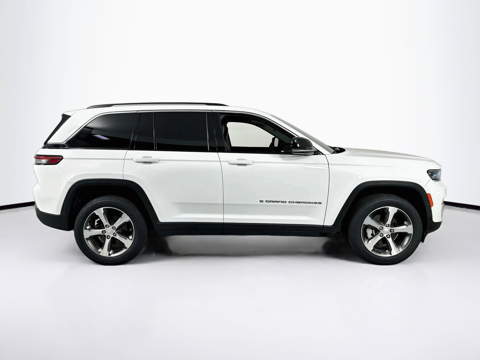 Used 2023 Jeep Grand Cherokee Limited RWD image 4