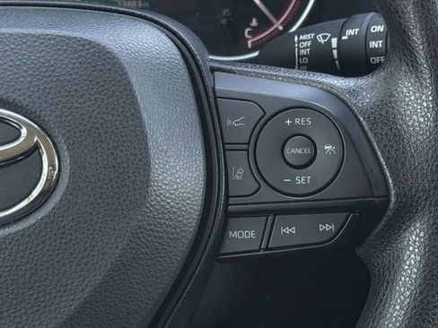 Used 2025 Toyota RAV4 XLE FWD image 15