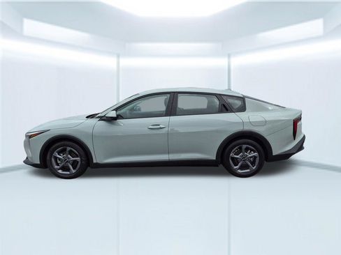 Used 2025 Kia K4 FWD image 2