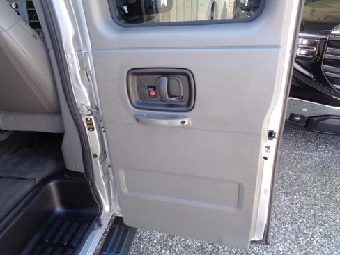 Used 2018 Chevrolet Express 2500 LT w/ LT Preferred Equipment Group image 51