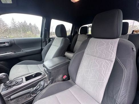 Used 2022 Toyota Tacoma TRD Sport AWD/4WD image 11
