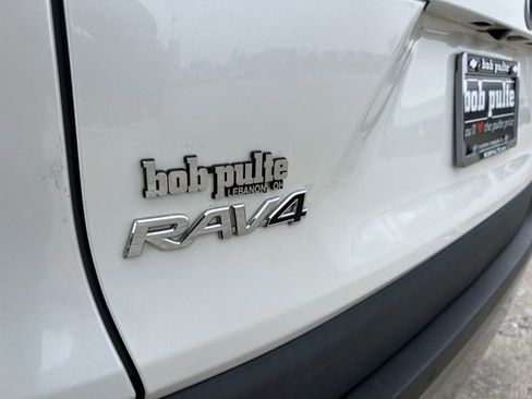 Used 2019 Toyota RAV4 Limited image 32