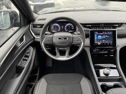 New 2025 Jeep Grand Cherokee L Altitude image 13