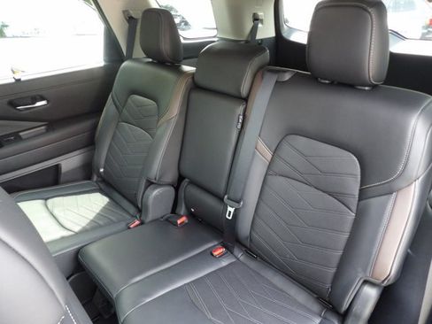 Used 2025 Nissan Pathfinder Platinum w/ Cargo Package AWD/4WD image 26