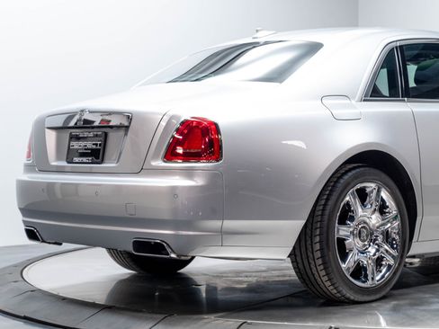 Used 2012 Rolls-Royce Ghost RWD image 19