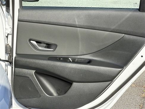 Certified 2025 Hyundai Elantra SEL image 16