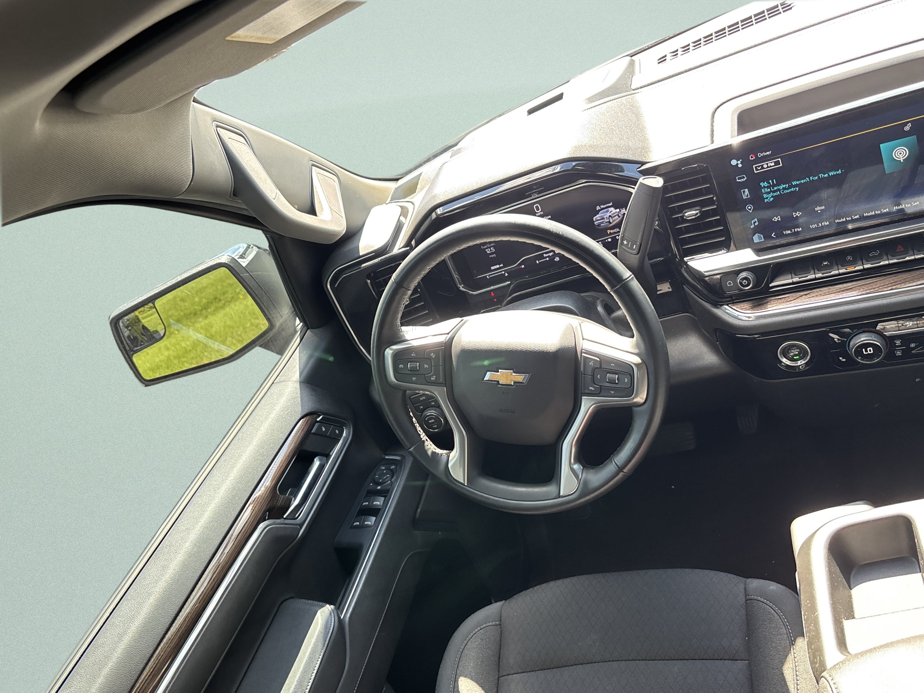 Used 2024 Chevrolet Silverado 1500 LT AWD/4WD image 25