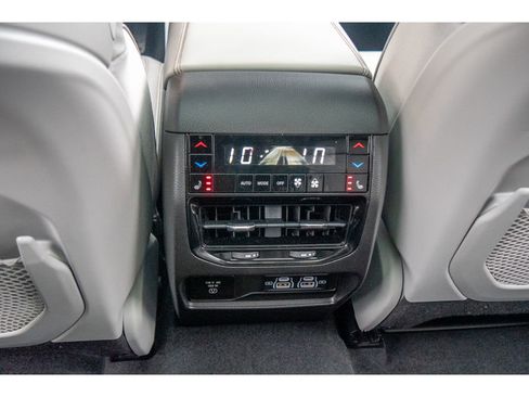 Used 2022 Jeep Grand Cherokee Overland w/ Luxury Tech Group IV image 20