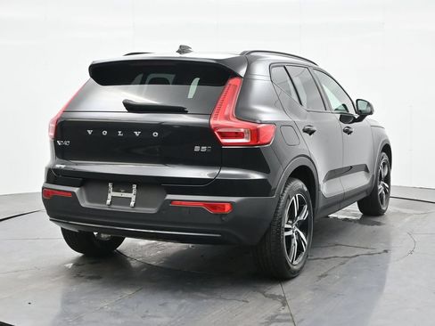 Used 2024 Volvo XC40 B5 Core AWD/4WD image 5