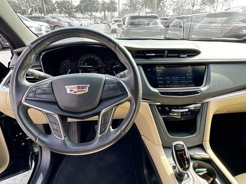 Used 2018 Cadillac XT5 Luxury image 12