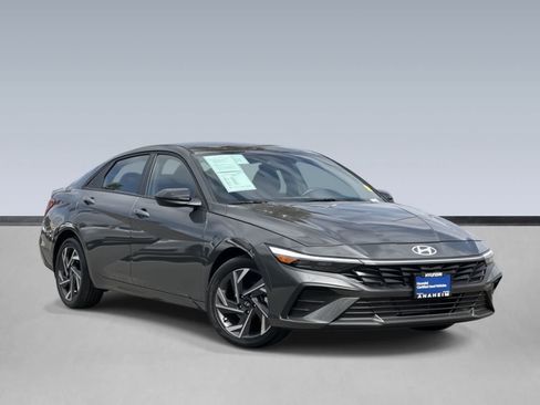 Certified 2025 Hyundai Elantra Sport image 1