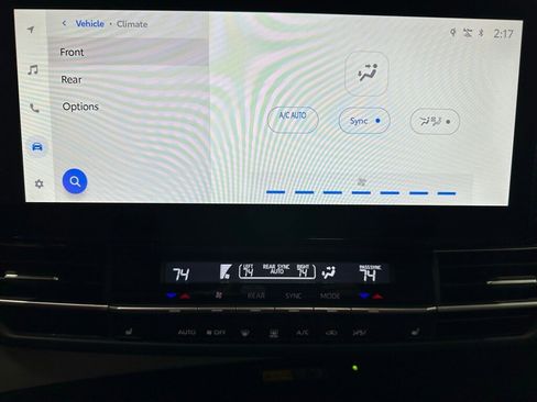 Used 2025 Toyota Sienna XLE image 32