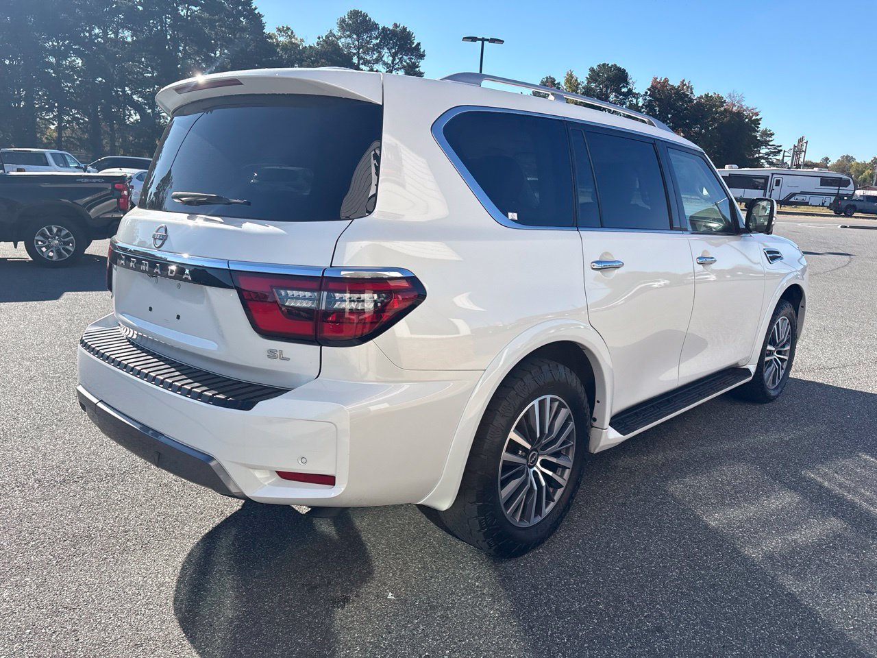 Used 2024 Nissan Armada SL w/ Captain's Chairs Package AWD/4WD image 10