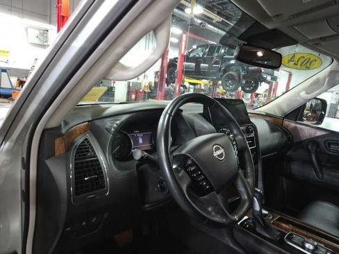 Used 2024 Nissan Armada SL w/ Captain's Chairs Package AWD/4WD image 18