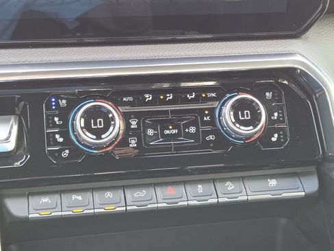 Used 2024 GMC Sierra 1500 Denali AWD/4WD image 36