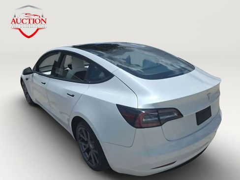 Used 2021 Tesla Model 3 Standard Range Plus RWD image 3