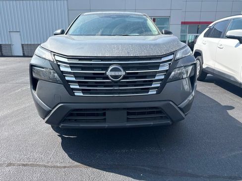Used 2024 Nissan Rogue S AWD/4WD image 2