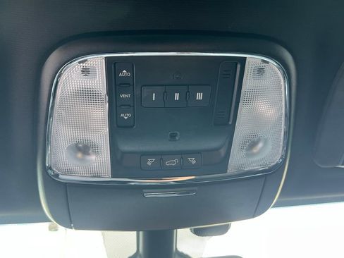 Used 2020 Jeep Grand Cherokee Altitude image 32