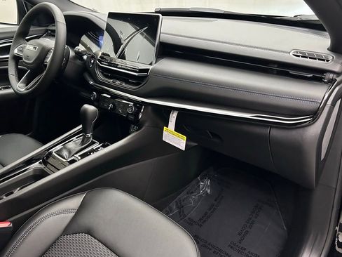 New 2026 Jeep Compass Latitude image 18