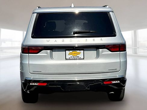 Used 2022 Jeep Wagoneer Series II AWD/4WD image 5